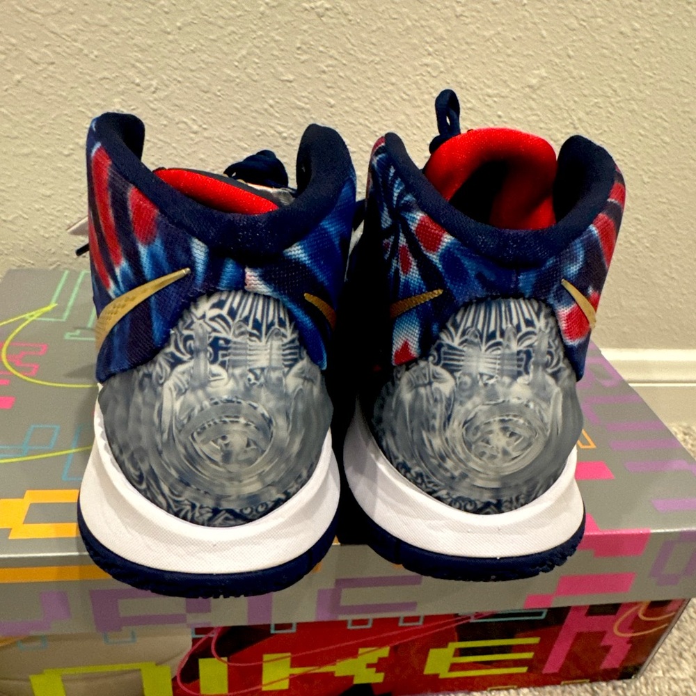 Kybrid size 7.5 men or size 9 women Nike basketball shoes